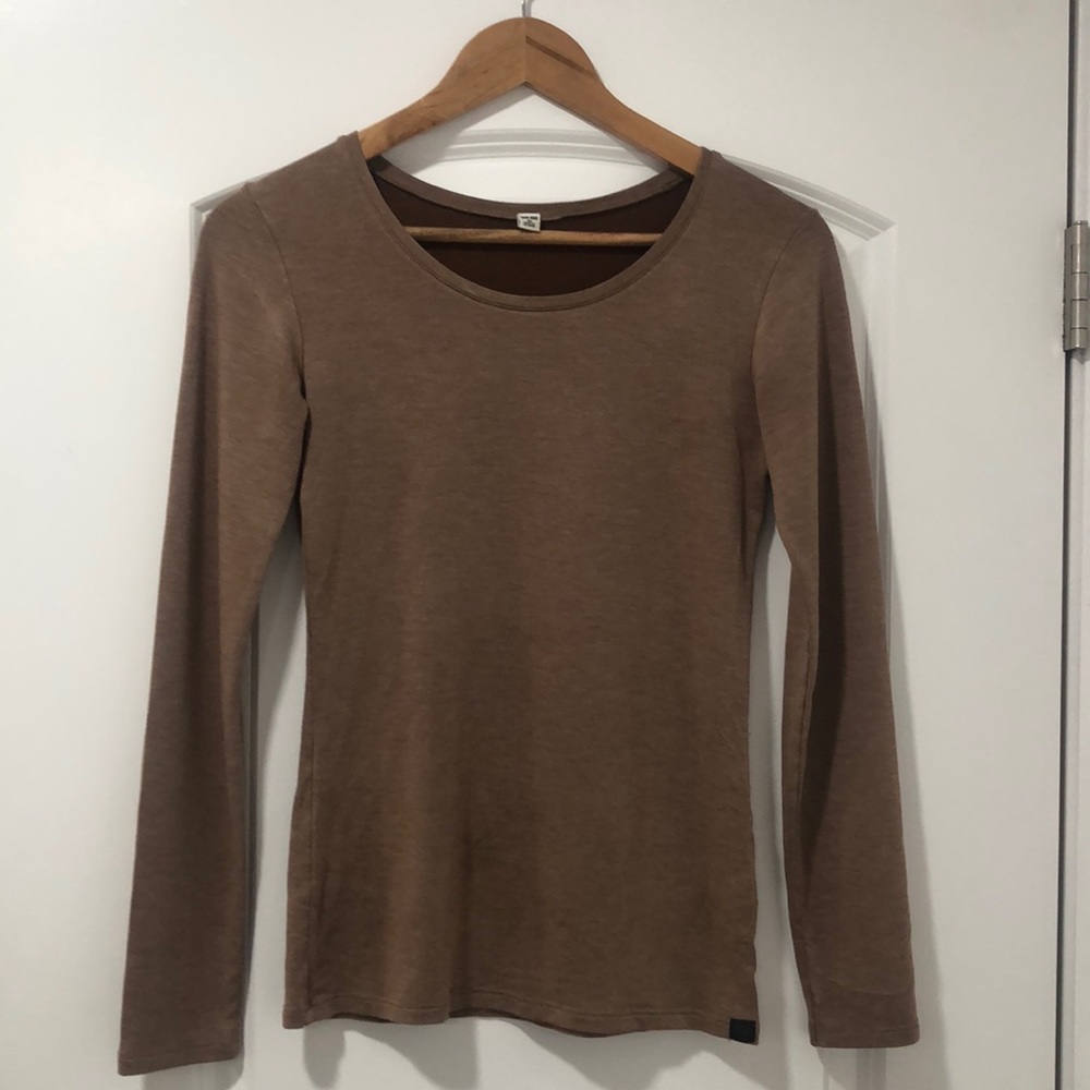 UNIQLO HeatTech long sleeved t-shirt